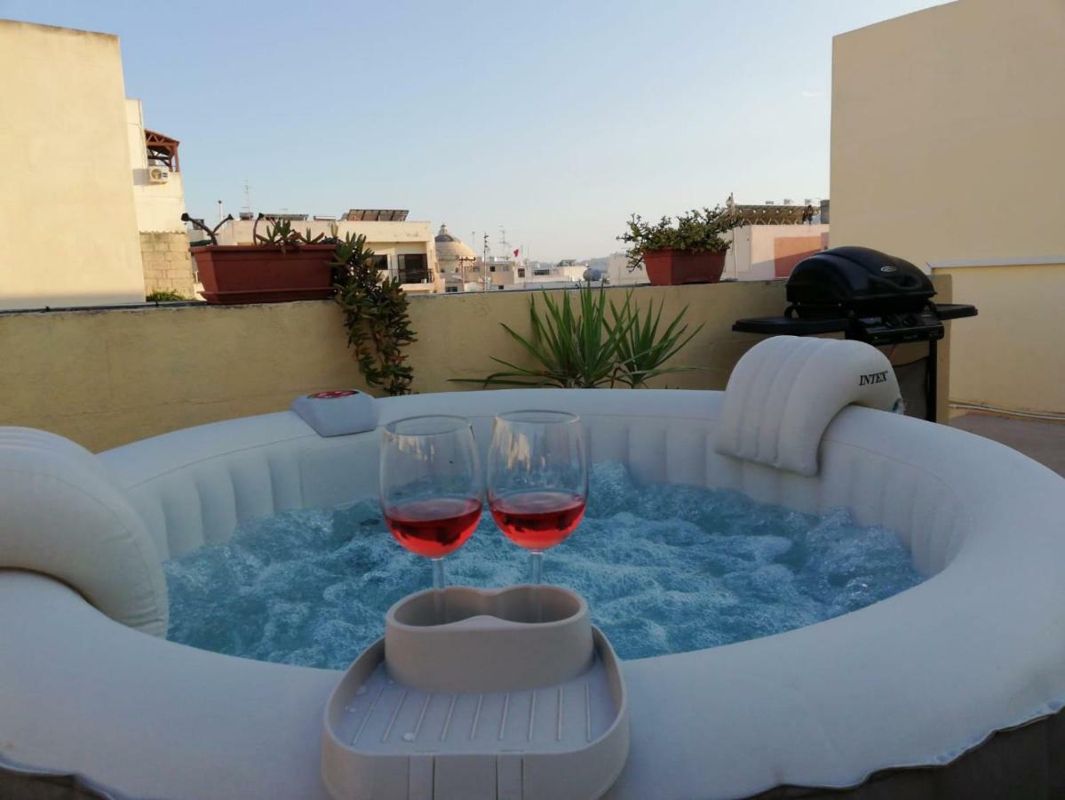 Studio Apartment With Private Terrace, Jacuzzi & Views Mosta Exteriér fotografie